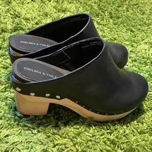 Chelsea & Violet Leather Clogs with Wooden Heel Size W8.5